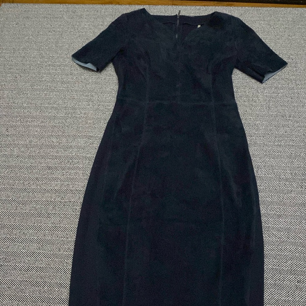 Elie Tahari Gentle used 100% lamb leather 
Short sleeve, crew neckline.